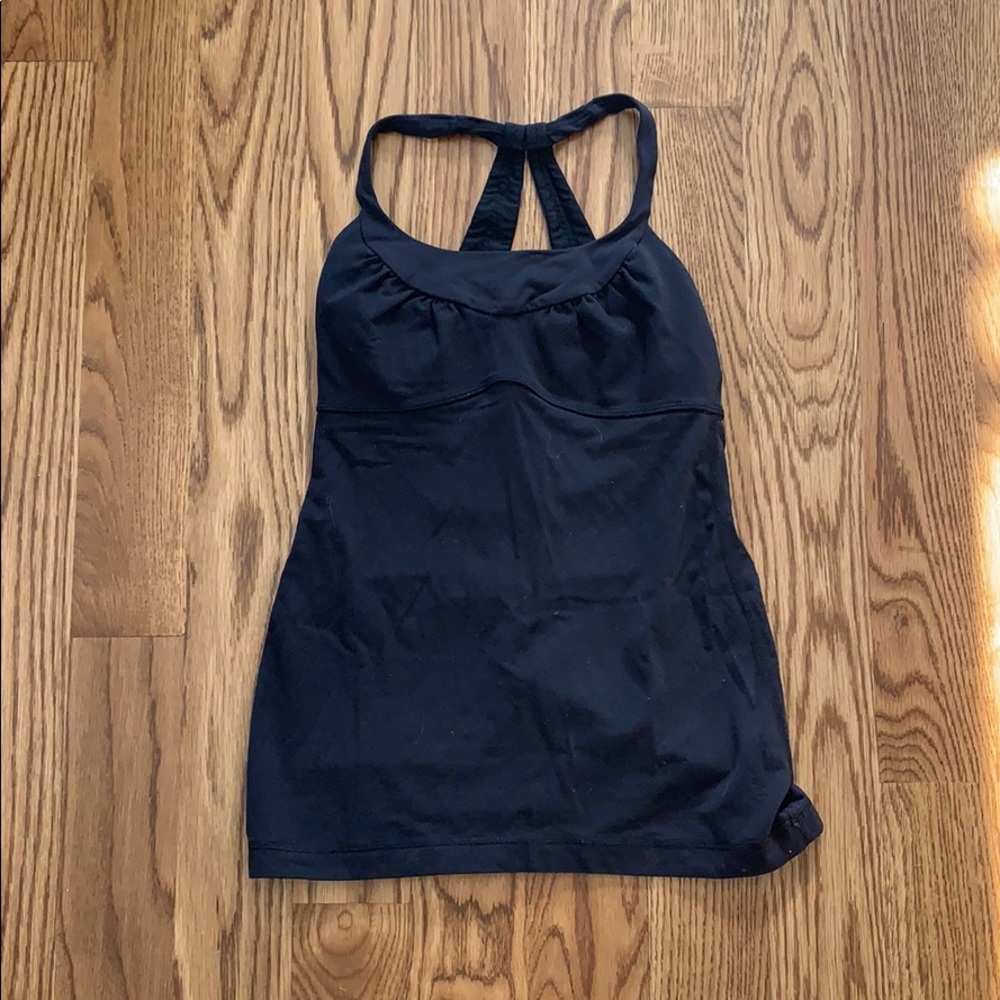 Lululemon tank with option for built in cups
